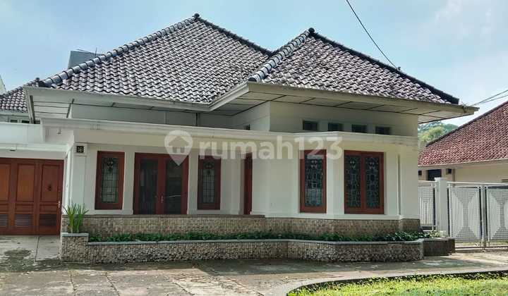 Sewa rumah belanda sayap dago dekat Unpad dan RS borromeus Bandung