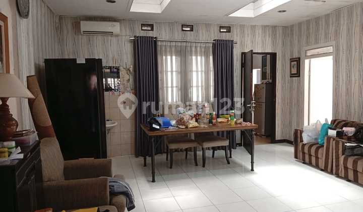 For sale: well-maintained and sturdy house in Pajajaran area, Bandung 2