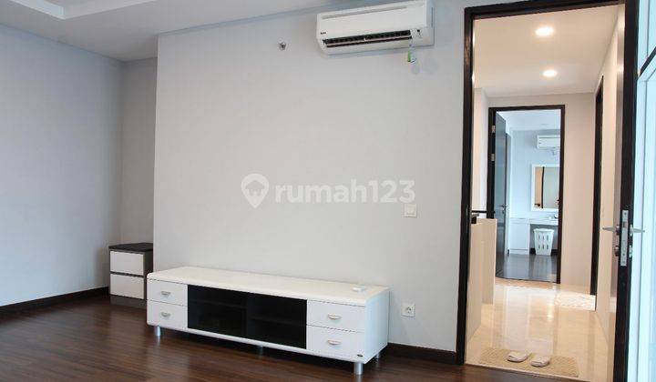 Apartemen Satu8 Residence 3+1 Br 173m2 Furnished View Toll  11