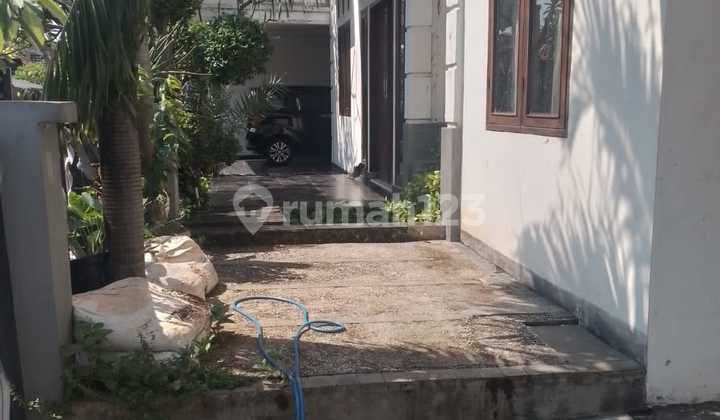 Rumah Grogol Jakbar 243m2 3 Lantai SHGB Timur Rapi Bagus Langka  2