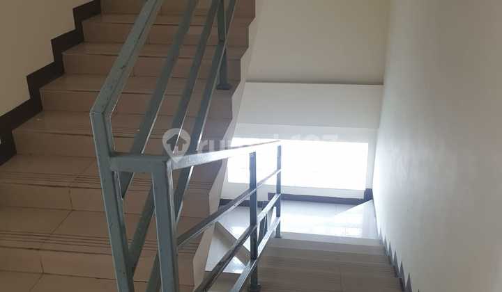 Exclusive Women's Boarding House in Tanah Abang, 250m2, 5 Floors, SHM, 67BR 69BTH, Furnished 2