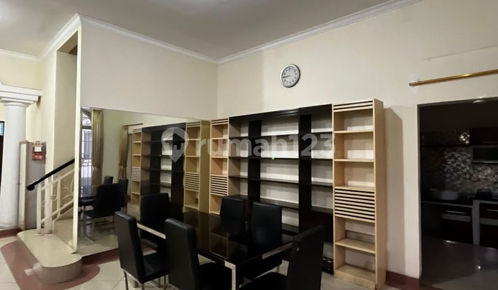 Rumah Pik BGM 12x23m2 2,5 Lantai Full Furnished Flamboyan Langka Rumah Pik BGM 12x23m2 2,5 Lantai Full Furnished Flamboyan Langka