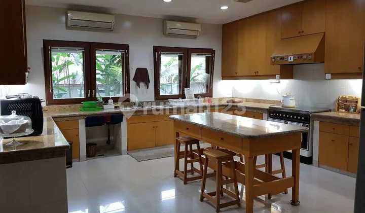 Rumah Mewah Ada Guest House Srengseng 1623m2 2 Lantai + Basement 2