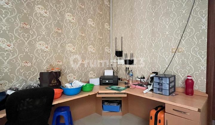 Rumah Pik 1 9x20m2 3 Lantai Semi Furnished Bagus Siap Huni   2