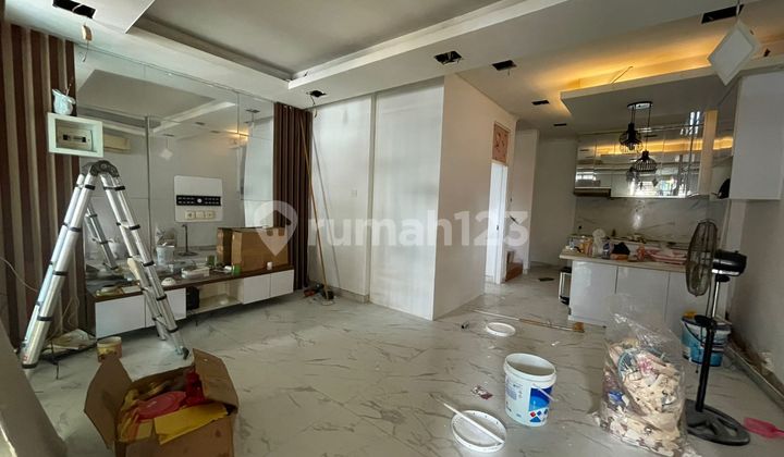 Rumah Minimalis Modern Taman Surya 5X18,5M2 2 Lantai Full Renov