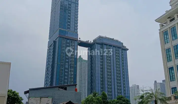 Rumah keren di jalan thamrin sudirman samping grand Indonesia 2