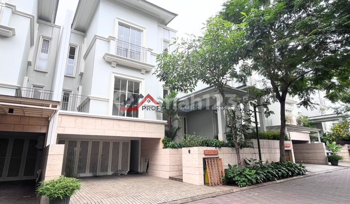 Rumah Bagus Modern Classic Dilengkapi Lift Di Cluster Lebak Bulus