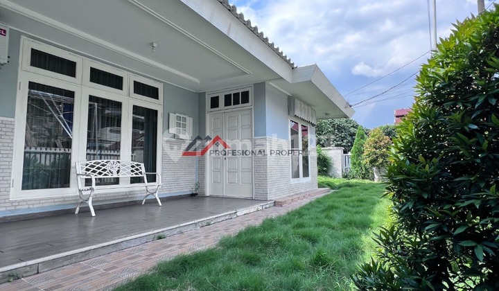 Comfortable House in a Complex One Step to Pondok Indah in Lebak Bulus 2