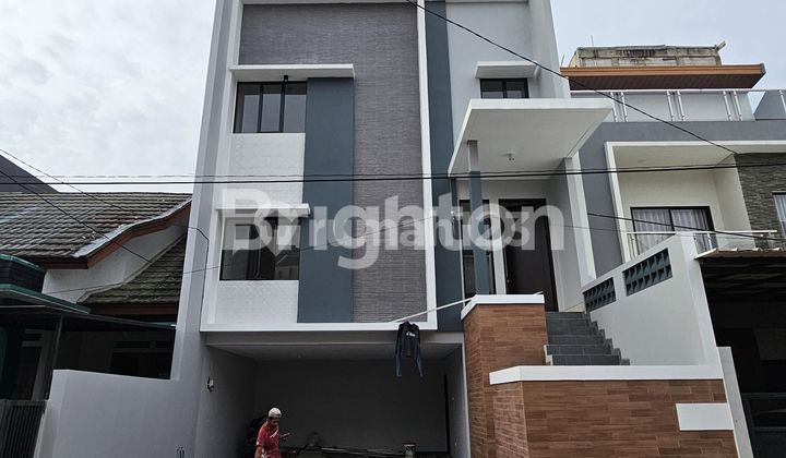 DIJUAL RUMAH BRAND NEW MINIMALIS 3LANTAI DEKAT KELAPA GADING 1