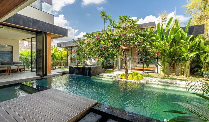 Charm of New Modern Bali Style Villa, Near the Beach