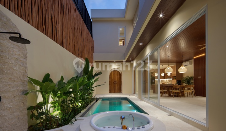 Villa Mewah Baru 3 Kamar Tidur Dengan Jacuzzi Villa Mewah Baru 3 Kamar Tidur Dengan Jacuzzi