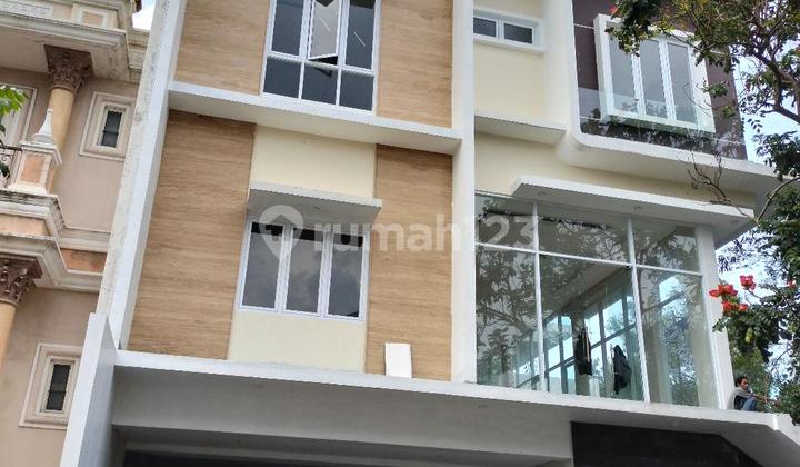 At the Brand New Venice PIK House At the Brand New Venice PIK House