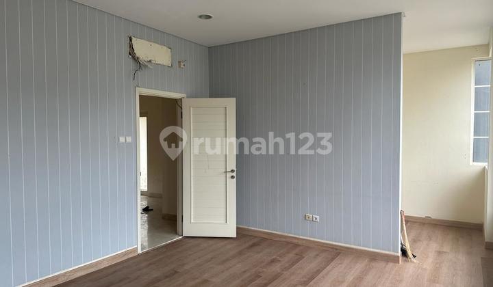 Dijual Rumah Crown Golf Boulevard 2