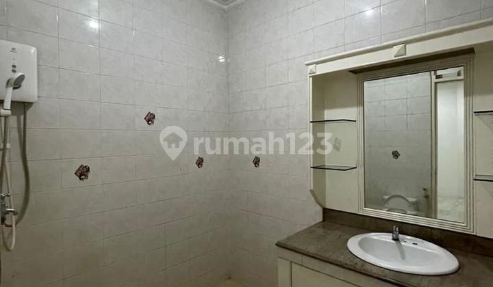 Rumah, 2 Lantai, SHM, di Muara Karang 2