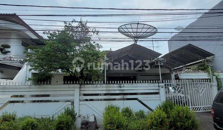 Rumah Pluit, Jakarta Utara Butuh Renovasi Total Semi Furnished SHM