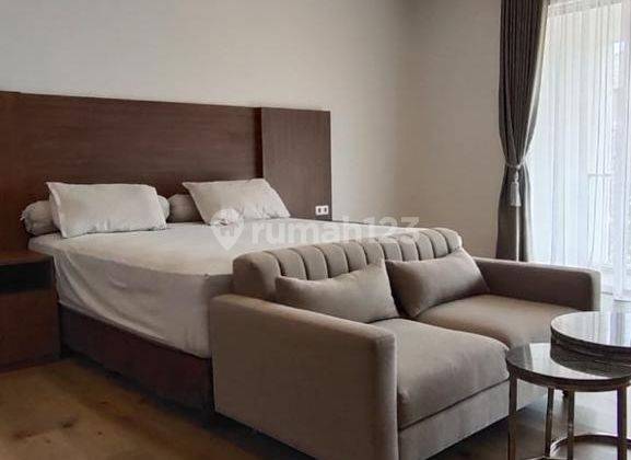 Rumah 3 Lantai Bagus Semi Furnished HGB di Golf Island, Jakarta Utara 2