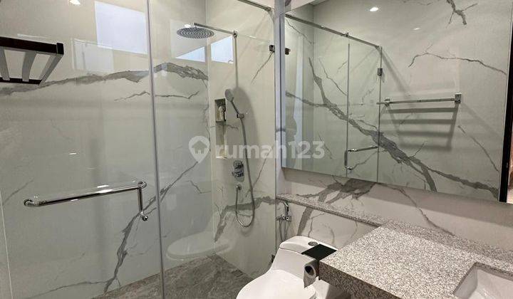 Rumah Baru Semi Furnished SHM di Pantai Indah Kapuk, Jakarta Utara 2