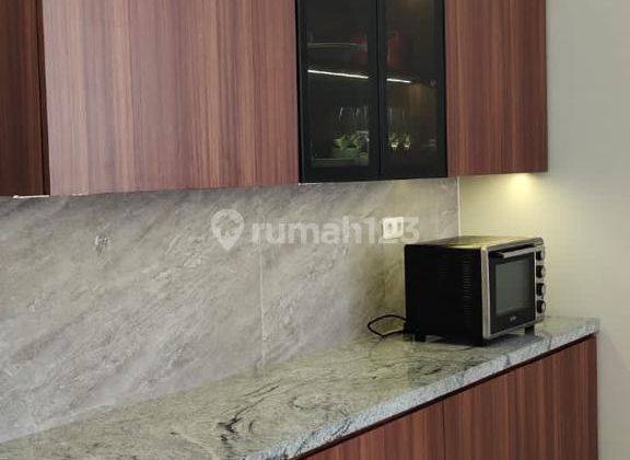 Rumah 3 Lantai Bagus Semi Furnished HGB di Serenade, Jakarta Utara 2