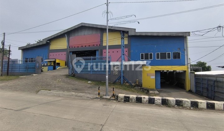 Gedung Ex Bengkel Mobil Jalan Raya Interchange Tol Karawang Barat