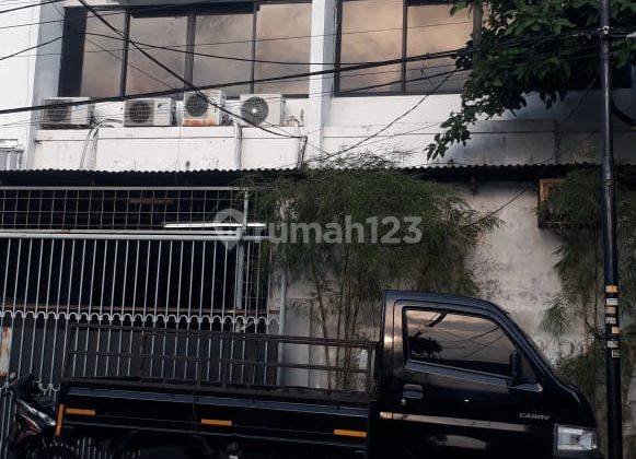 Dijual Rumah di Jelambar, Grogol 3 Lantai SHM Bagus 1