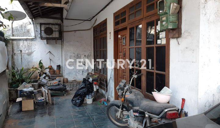 Di  Rumah 2 Lantai Bangunan Kokoh Daerah Utan Kayu Matraman 1