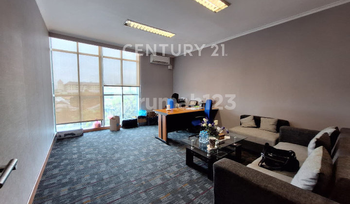 Gedung 4 Lantai di Kemayoranj Furnished