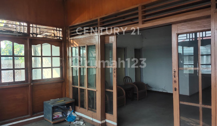 Rumah Lama Butuh Renovasi Ulang di Kampung Ambon Jakarta Timur