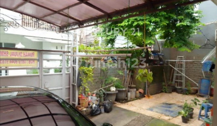 House in Kramat Kwitang Strategic Location Near Senen