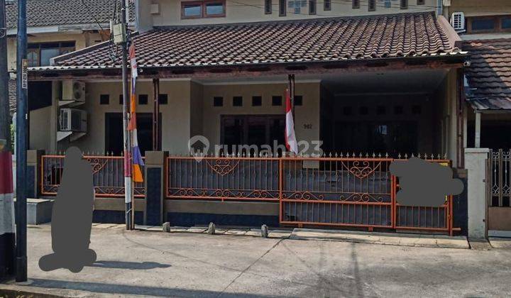 Rumah 2 lt bagus dgn harga 1,8 M di Jakasetia 1