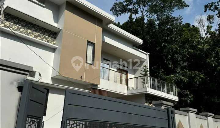 VILLA WITH VIEW OF MOUNT SALAK IN CIAPUS BOGOR