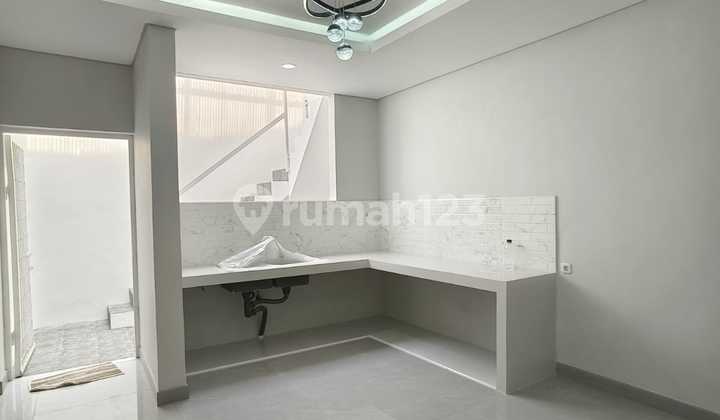  RUMAH BARU DAN TINGGI DI DEKAT DAERAH GALAXI, BEKASI 2