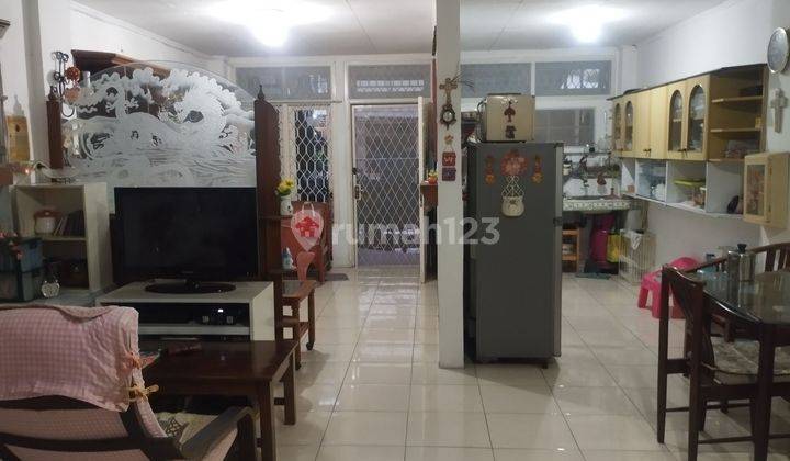 Rumah 2 Lantai, Lantai Satu Dengan 1 Kamar, Lantai 2 Ada 3 Kamar Kost 2