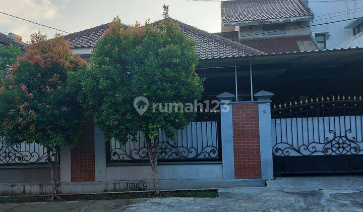 Dijual rumah nyaman 1 1/2 lantai hadap Barat 1