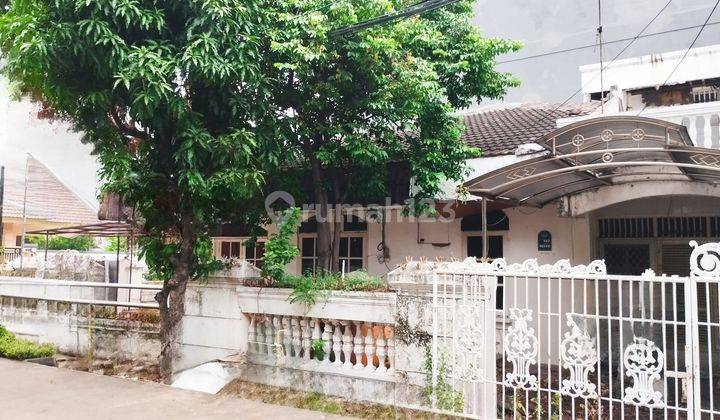 Dijual rumah tua (Hoek) Kopyor Barat hadap Timur/Selatan 1