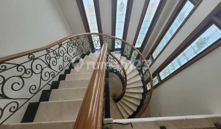 Dijual Rumah 3 Lantai Hook di Kirana Hadap Tenggaraadaxxadap 2