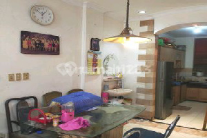 Dijual Rumah Nyaman 3 Lantai Hadap Timur / Stasiun LRT 1