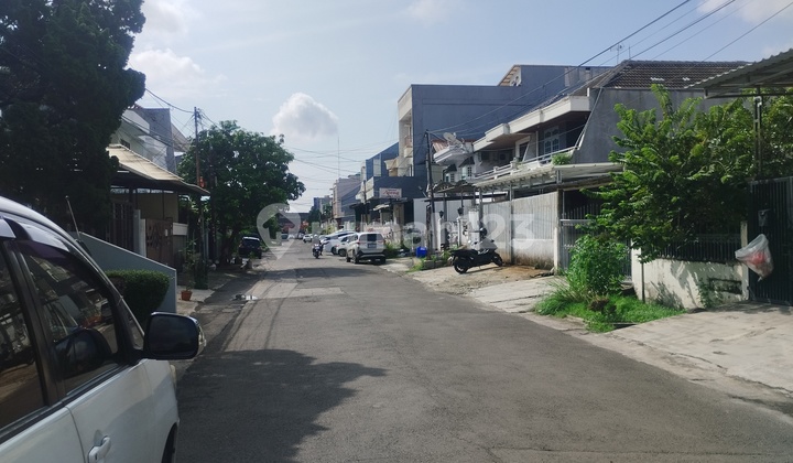 Dijualrumah Tua Hitung Tanahhadap Selatanl