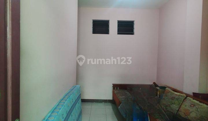 Rumah 2 1/2 Lantai. Di Lantai 2 Ada 4 Kamar Kost Hadap Utara 2