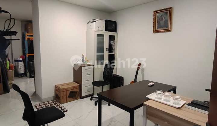 Dijual rumah mewah Hoek 3 Lantai di Gading Elok Barat  ~SYI 2