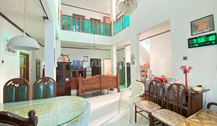 For sale rumah di wilayah yang asri. Properti 2 lantai ini berada di lingkungan yang mudah dijangkau. 1