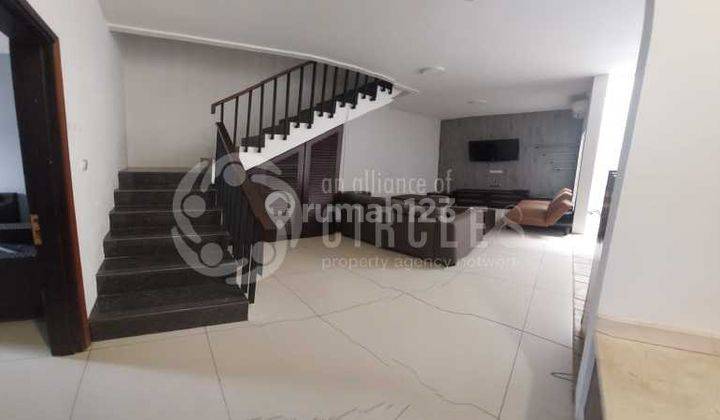 Furnished 2 Lantai Rumah Bikin Happy Dijual di Setra Sari Bandung 1