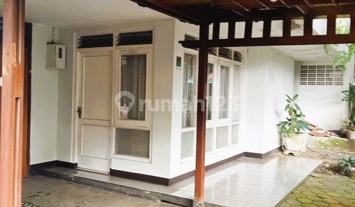 Rumah di sayap Cipaganti jalan Tawekal, asri ditengah kota Bandung Rumah di sayap Cipaganti jalan Tawekal, asri ditengah kota Bandung