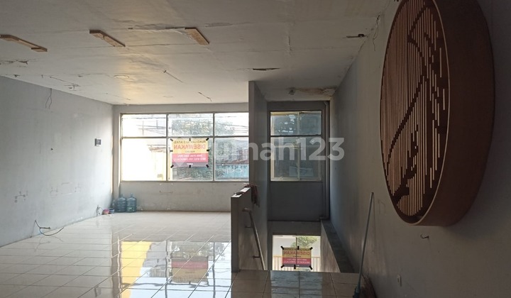 Strategic shophouse in the center of Cimahi city.