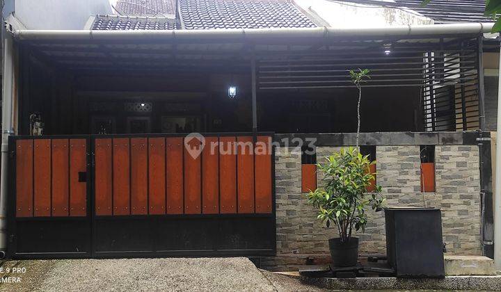 Rumah Termurah Di Kompleknya. Bangunan 2 Lantai. Depan Taman @ V R I 1