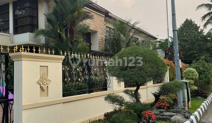 Rumah Mewah di Villa Ilhami Lokasi di Row Jalan Besar Rumah Mewah di Villa Ilhami Lokasi di Row Jalan Besar