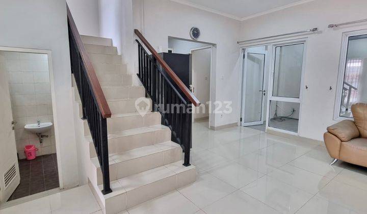 Rumah 2 Lantai Bagus Semi Furnished di Gading Serpong, Tangerang 11