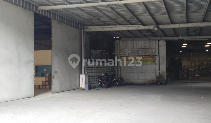 Ready-to-use warehouse near Cipondoh toll gate