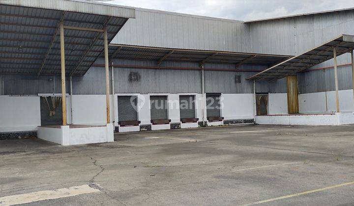 Gudang dengan konsep modern Siap pakai lokasi strategis di Jalan Raya 5