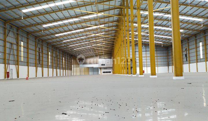 Gudang dengan konsep modern Siap pakai lokasi strategis di Jalan Raya 9