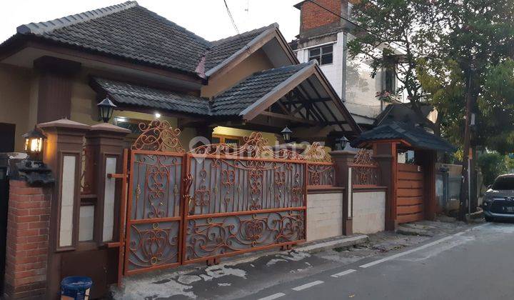 Rumah di Menteng Jakarta Pusat SHM Bagus 1